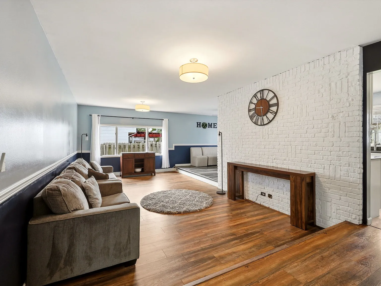 3 bed, 2.5 bath, 2100 sqft, $3,650 — Photo 2