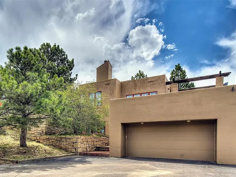 575 Spring Ranch Dr — Photo 1