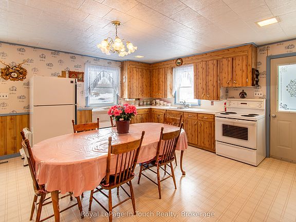 3rd image of 874 Cedar Point Rd