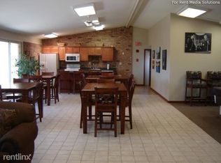 8872 W Waterford Sq S, Greenfield, WI 53228