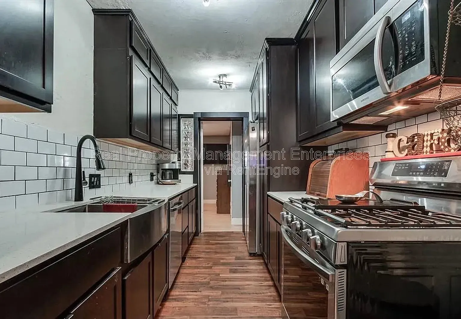 2 bed, 1.5 bath, 1030 sqft, $1,799 — Photo 3
