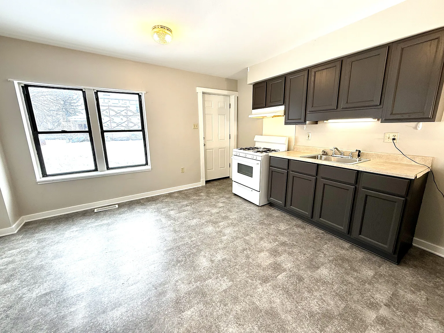 4th street apartments - Midland - 400 — Photo 2