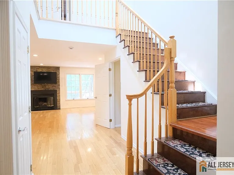 56 Coriander Dr — Photo 3
