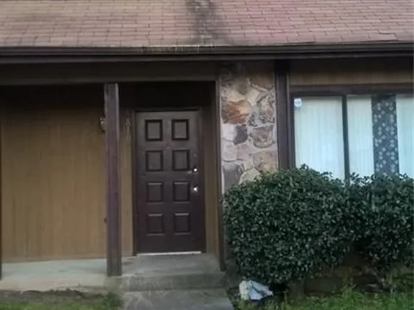 5810 Trent Walk Dr, Lithonia, GA 30038