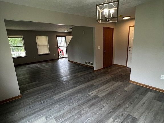 4th image of 4627 E 147th St