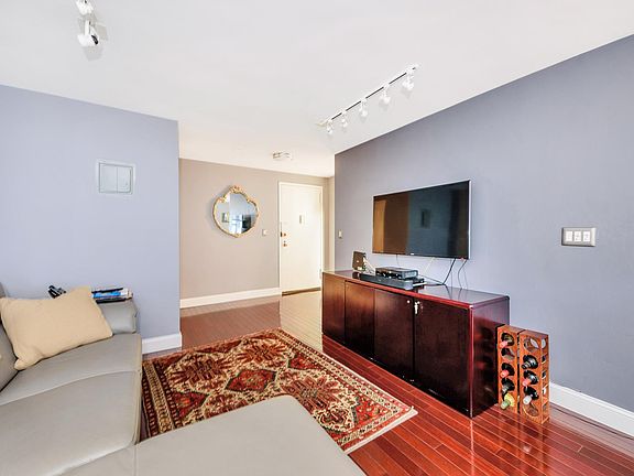 4th image of 25 Park Pl APT 1B