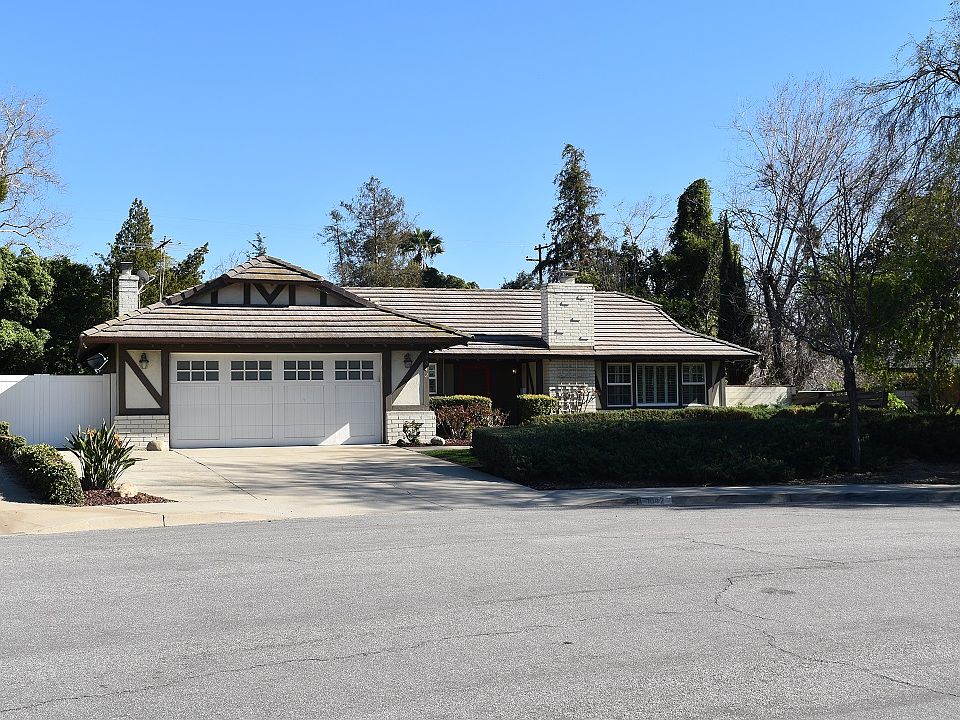 1st image of 1042 Lake Forest Dr