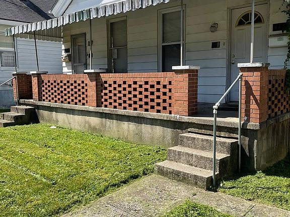 2nd image of 4749 Woodlawn Ave