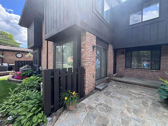 4th image of 37313 Clubhouse Dr