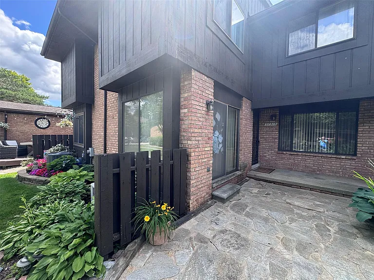 37313 Clubhouse Dr — Photo 4