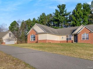 5089 Pleasant Knl, Fenton, MI 48430