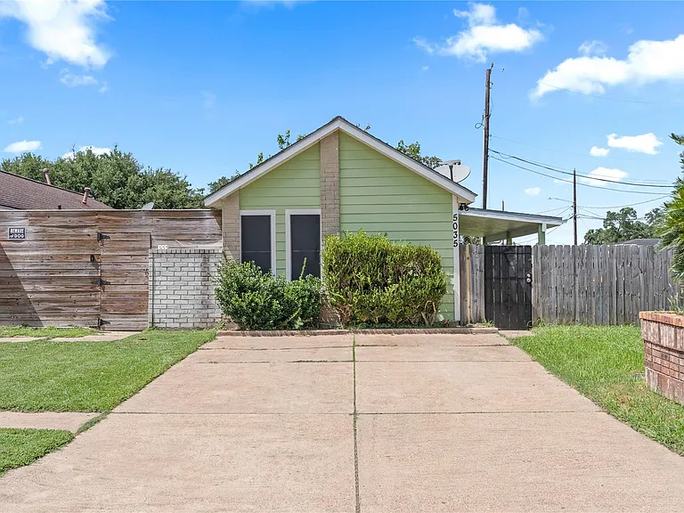 5035 Reno Dr — Photo 3