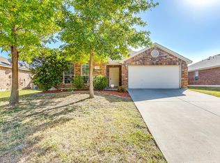 605 McNeill Ln, Saginaw, TX 76179