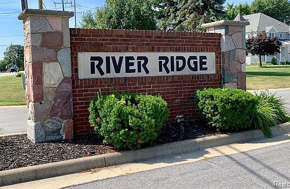 5th image of Renee Dr