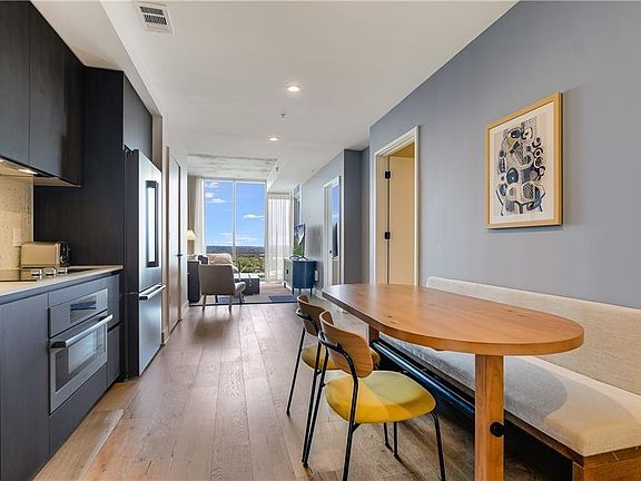 4th image of 48 East Ave #2907