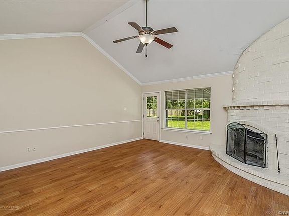 4th image of 102 Deerwood Ln