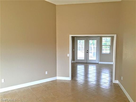 5th image of 325 NE 23rd Pl