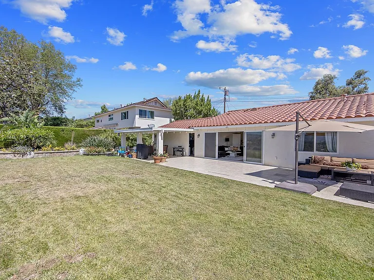 23350 Aetna St — Photo 26