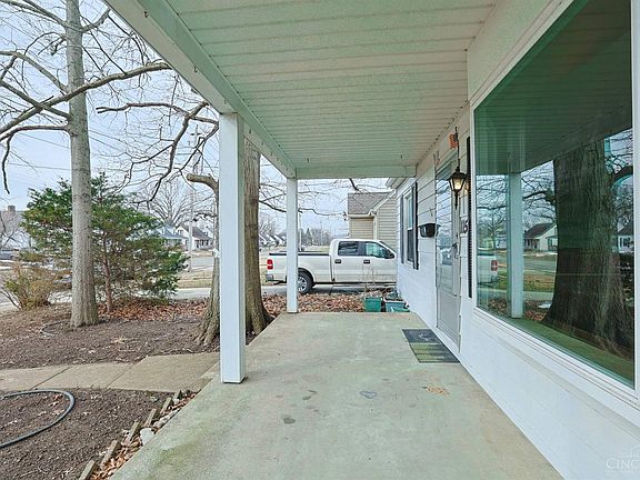 3rd image of 1158 Saint Clair Ave