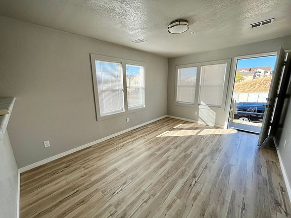 4th image of 2303 E 10th St #2303