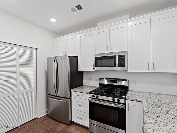 5th image of 827 Stiller Ln #827
