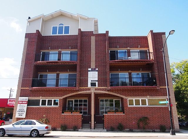 1st image of 5758 N California Ave #3C