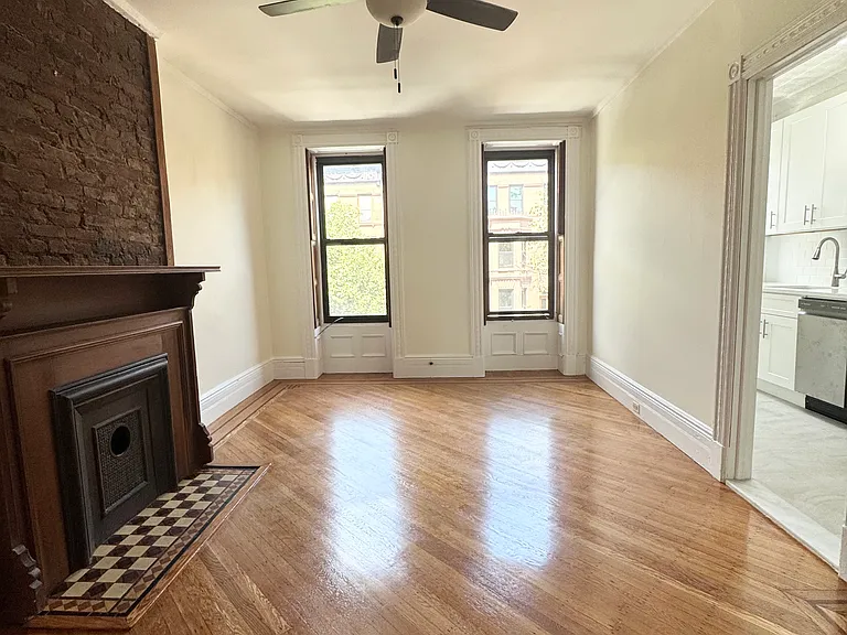 672 10th St #2 — Photo 2