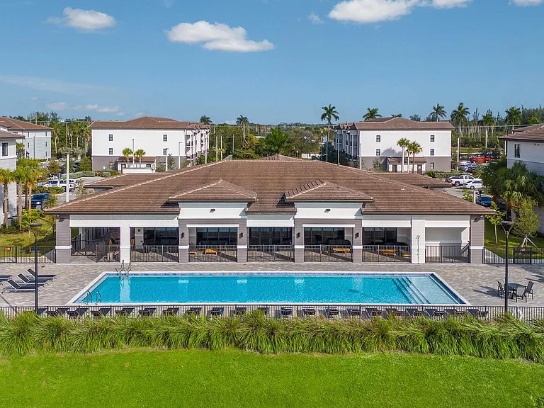 Vista Lago Apartments — Photo 20
