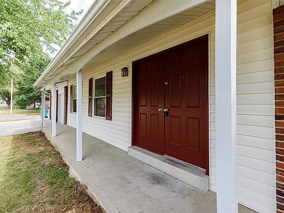 3rd image of 2095 Lindsay Ln