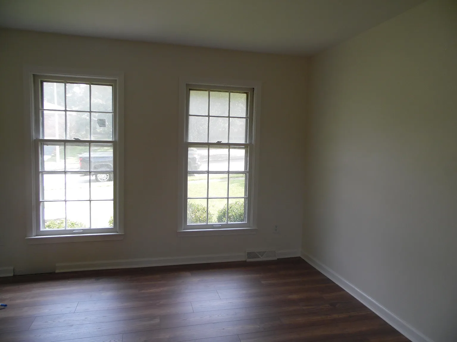 4 bed, 1.5 bath, 1944 sqft, $1,750 — Photo 2