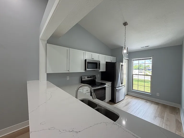 659 Muirfield Dr — Photo 2