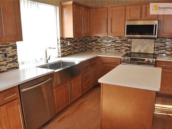 Kitchen w upgraded counter tops and stainless steel appliances