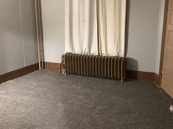 5th image of 663 Winslow Ave #1