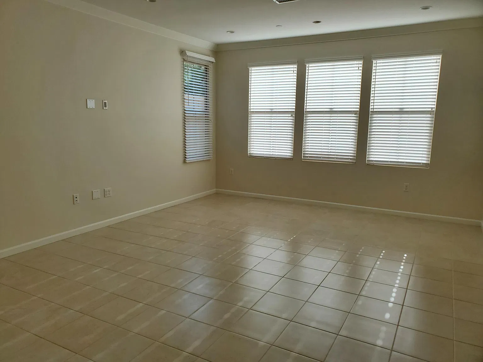 3 bed, 2.5 bath, 1651 sqft, $5,000 — Photo 3