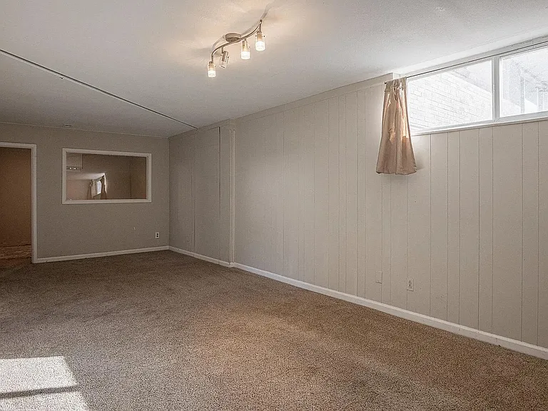 1381 S Grant St — Photo 23