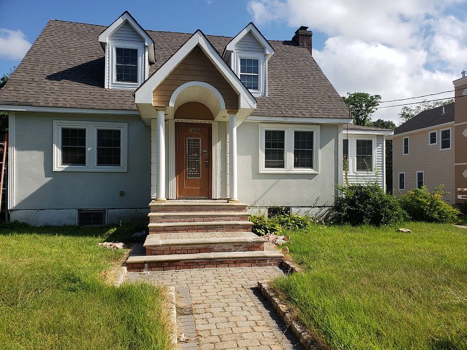 2nd image of 126 Gordon Ave