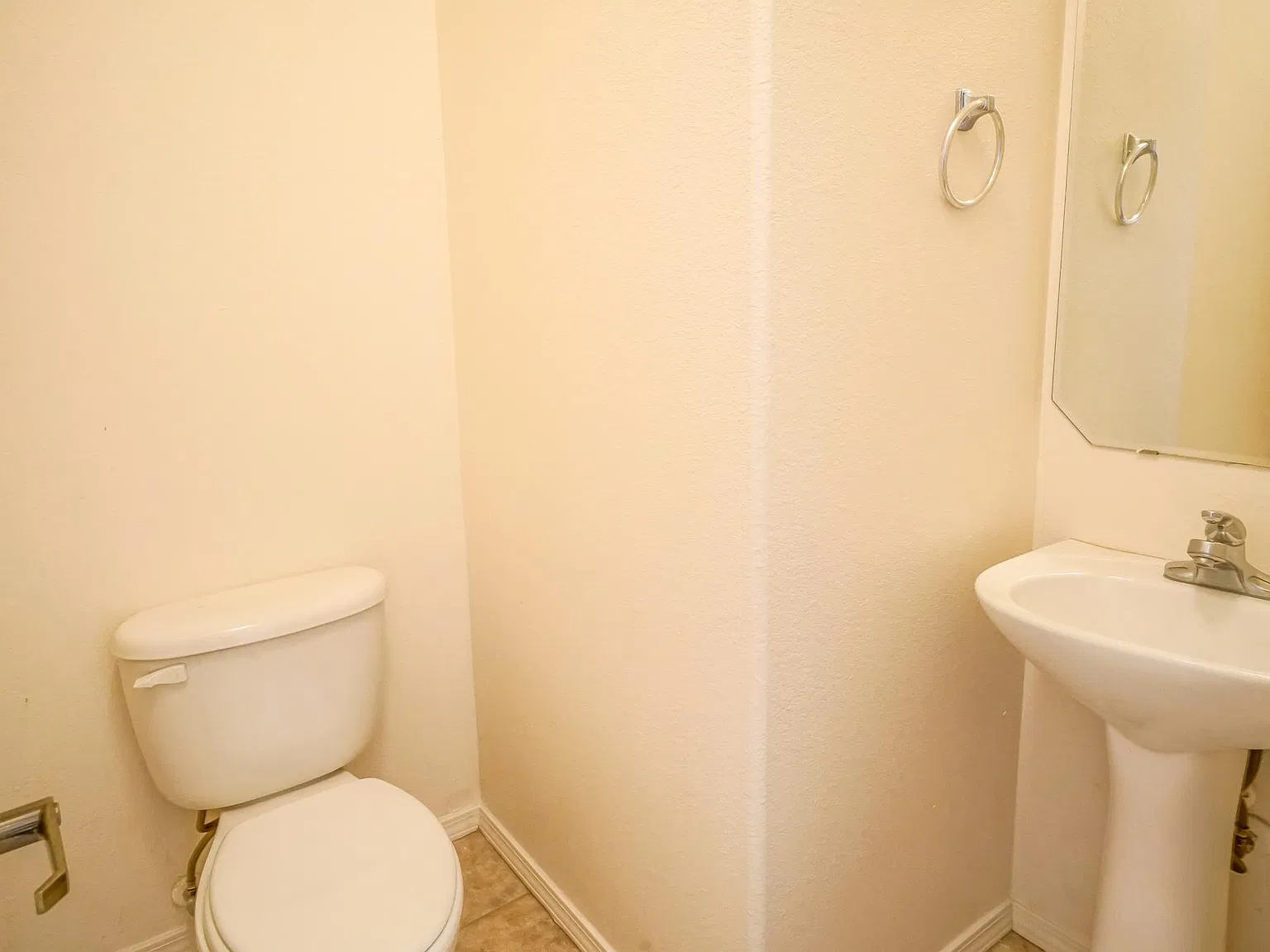 3 bed, 2085 sqft, $2,700 — Photo 3