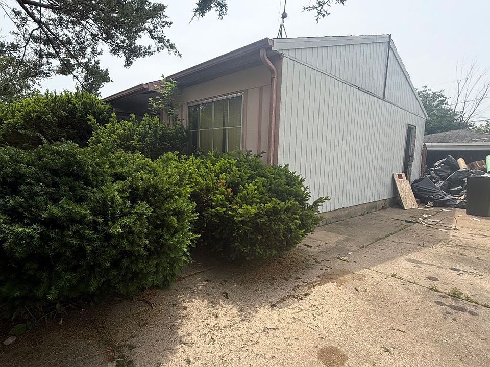 2nd image of 401 Healy Ave