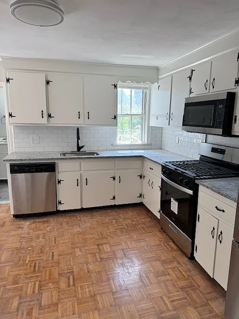 Building Photo - 40 Bourne St #2