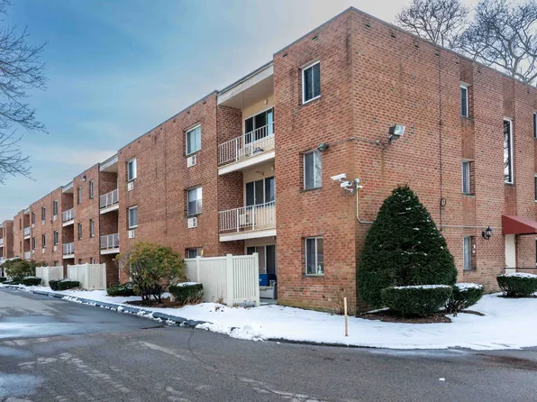 65 Westridge Road #E5, New London, CT 06320