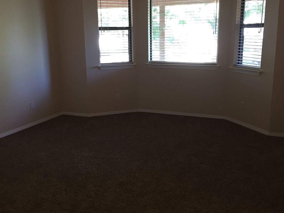 1st image of 924 Lee Trevino Blvd