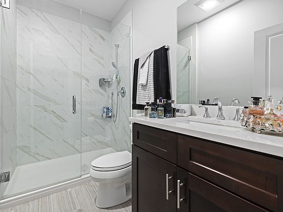 3rd image of 742 N Avers Ave