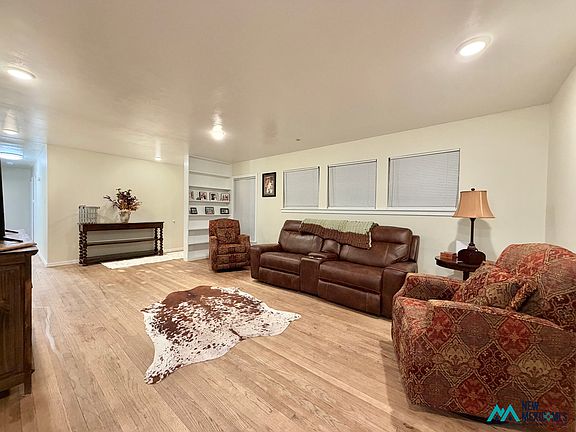 3rd image of 1207 W Avenue M
