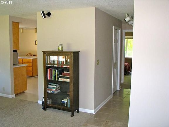 5th image of 525 Pine Ct