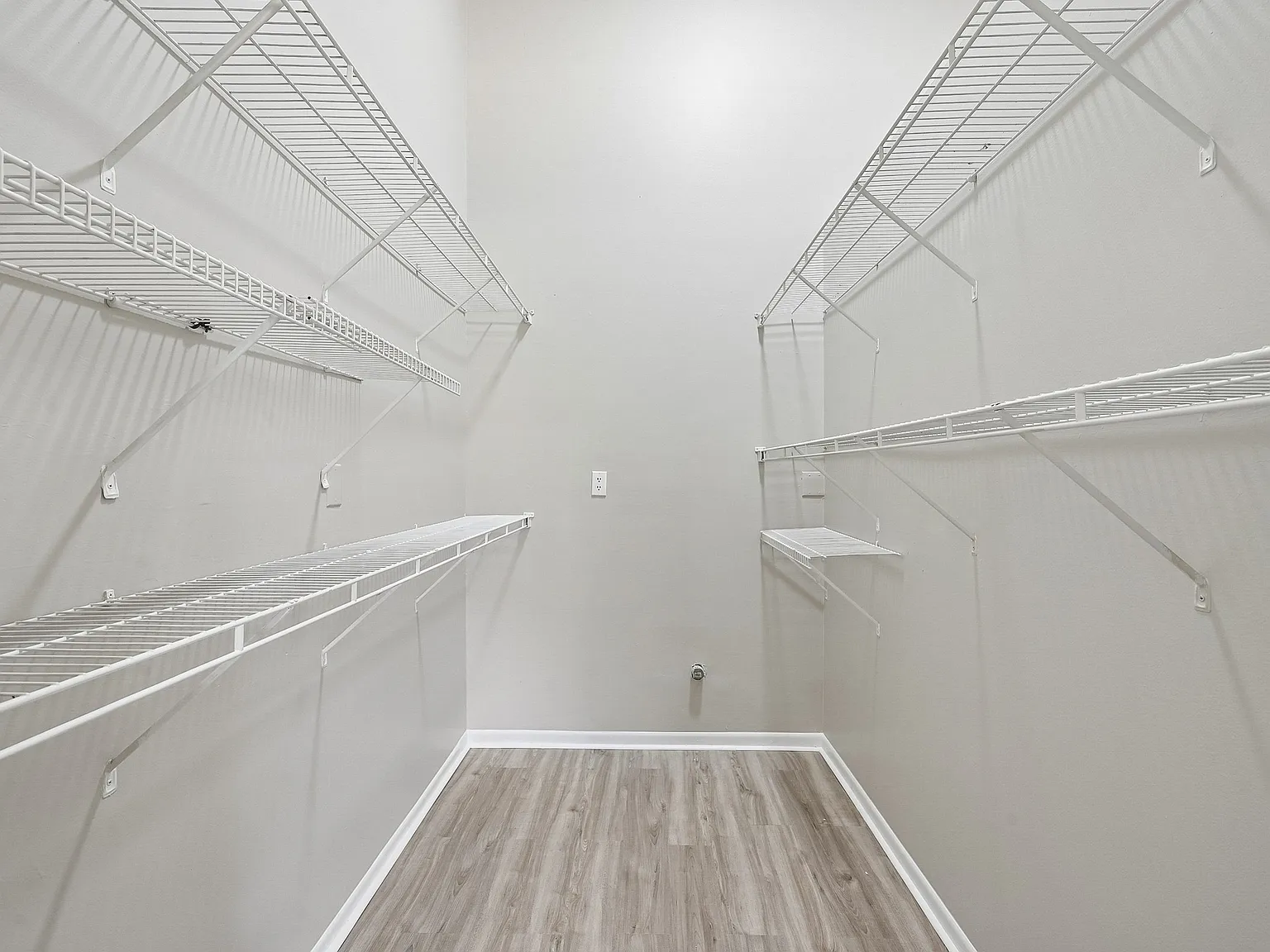 Abbington Village Apartments — Photo 4