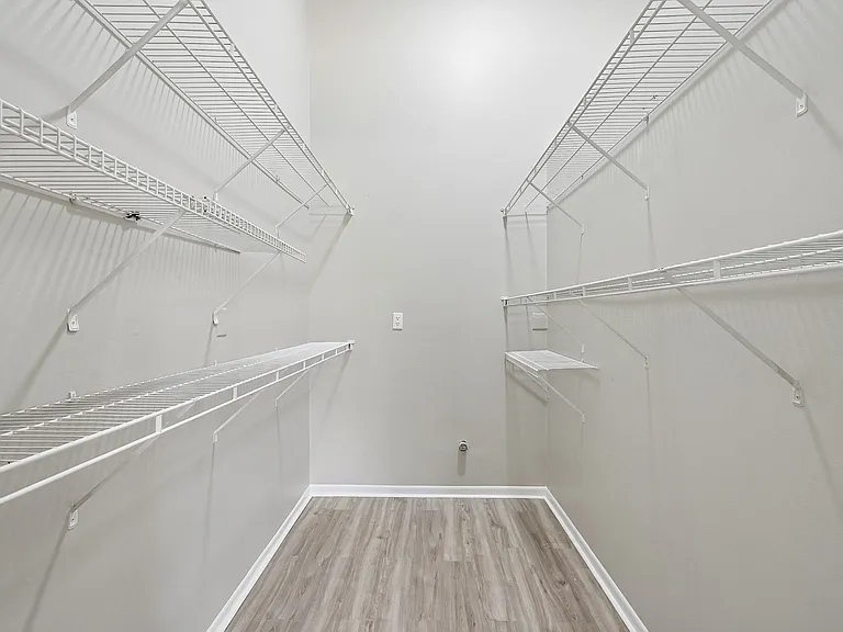 Abbington Village Apartments — Photo 4
