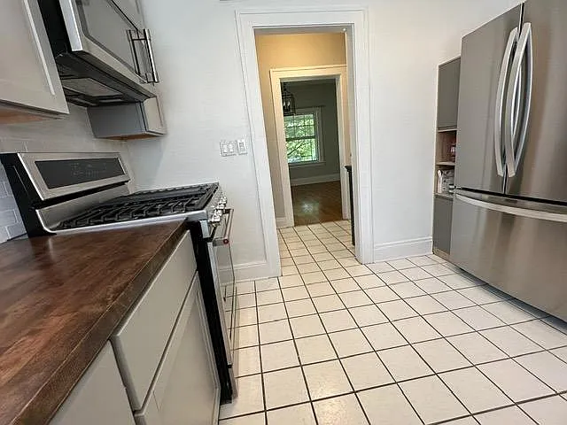 2433 Woodmere Dr — Photo 10