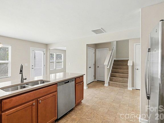 5th image of 999 Ramsgate Dr SW