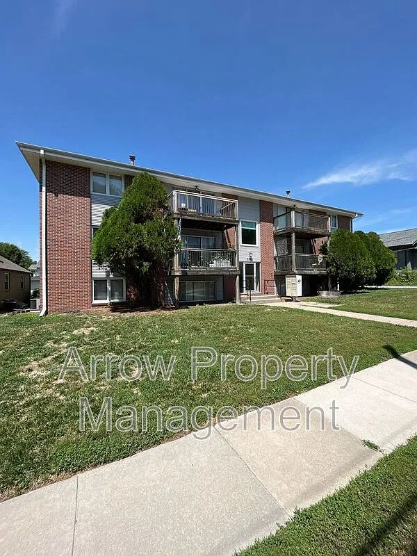 2 bed, 1.5 bath, 958 sqft, $995 — Photo 1