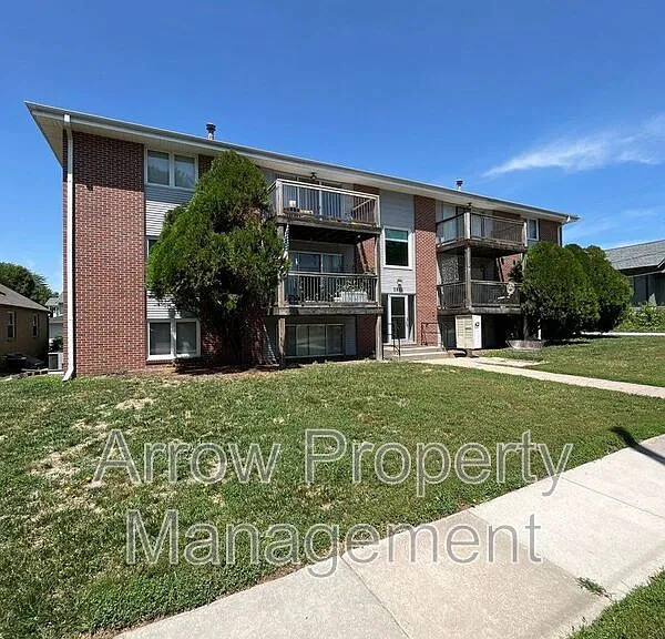 3831 S 46th St #11 — Photo 1